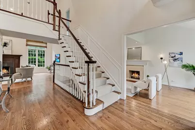 32 Ridgefield Lane, Burr Ridge, IL 60527 - Photo 6