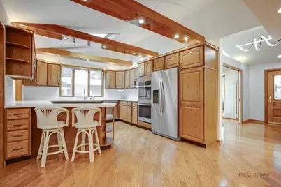 605 N Windsor Drive, Mount Prospect, IL 60056 - Photo 8