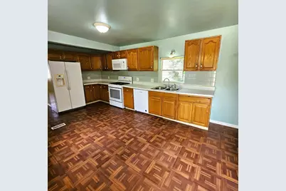611 Golfview Drive, Round Lake Beach, IL 60073 - Photo 8