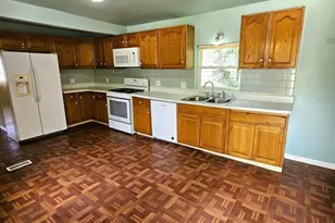 611 Golfview Dr, Round Lake Beach, IL 60073 - Photo 8