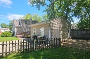 611 Golfview Dr, Round Lake Beach, IL 60073 - Photo 4