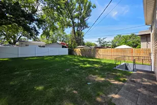 217 S Channel Dr, Round Lake Beach, IL 60073 - Photo 20