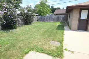 1904 Oakland Ave, Crest Hill, IL 60403 - Photo 4