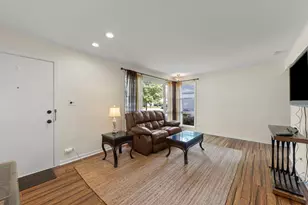 2304 Meadow Dr, Rolling Meadows, IL 60008 - Photo 10