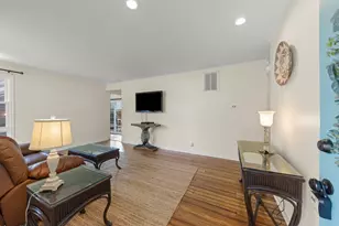 2304 Meadow Dr, Rolling Meadows, IL 60008 - Photo 12