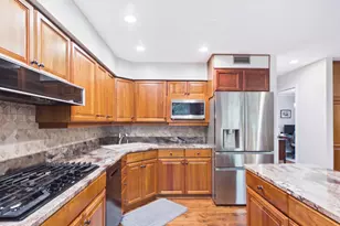 2541 Cobblewood Dr, Northbrook, IL 60062 - Photo 8
