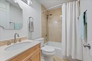 2117 W Belmont Ave, Chicago, IL 60618 - Photo 16