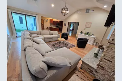 1909 W 56th Street, La Grange Highlands, IL 60525 - Photo 4