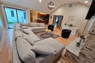 1909 W 56th St, La Grange Highlands, IL 60525 - Photo 4