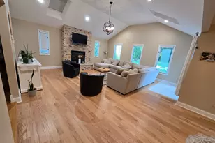 1909 W 56th St, La Grange Highlands, IL 60525 - Photo 2