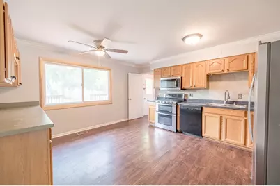 542 S 14th Street, Saint Charles, IL 60174 - Photo 4