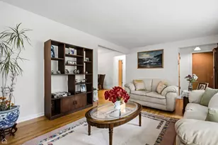8716 N Harding Ave, Skokie, IL 60076 - Photo 4