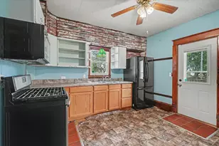 905 E Pells St, Paxton, IL 60957 - Photo 12
