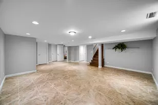 8805 Oriole Ave, Morton Grove, IL 60053 - Photo 16