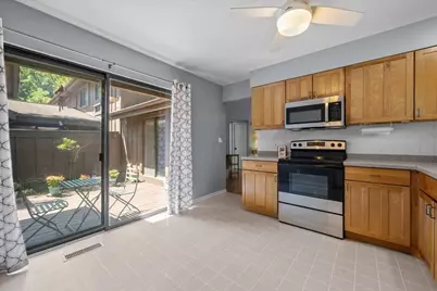 42W466 Red Bud Court, Saint Charles, IL 60175 - Photo 8