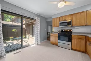 42W466 Red Bud Ct, Saint Charles, IL 60175 - Photo 8