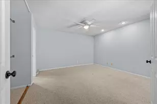 42W466 Red Bud Ct, Saint Charles, IL 60175 - Photo 12