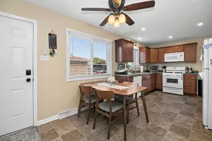 16472 Terry Ln, Oak Forest, IL 60452 - Photo 4