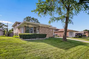 16472 Terry Ln, Oak Forest, IL 60452 - Photo 2