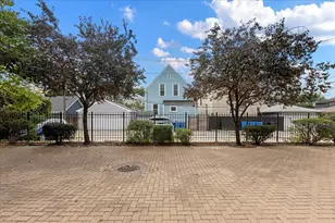2449 W Foster Ave, Chicago, IL 60625 - Photo 18