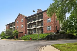 641 Hapsfield Ln, Buffalo Grove, IL 60089 - Photo 2