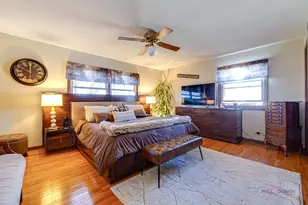 2042 S Goebbert Rd, Arlington Heights, IL 60005 - Photo 20