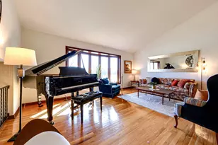 2042 S Goebbert Rd, Arlington Heights, IL 60005 - Photo 14