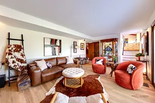 2042 S Goebbert Rd, Arlington Heights, IL 60005 - Photo 6
