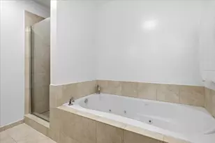 3920 N Sheridan Rd, Chicago, IL 60613 - Photo 10