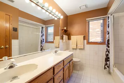 8634 W Park Lane, Niles, IL 60714 - Photo 18