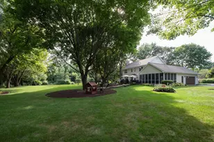 39W811 Hoeweed Ln, Saint Charles, IL 60175 - Photo 64