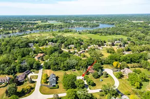 126 Schooner Ln, Lake Barrington, IL 60010 - Photo 2