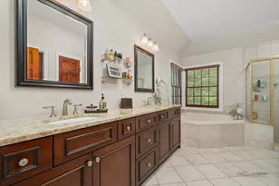 126 Schooner Ln, Lake Barrington, IL 60010 - Photo 16