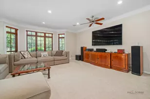 126 Schooner Ln, Lake Barrington, IL 60010 - Photo 4