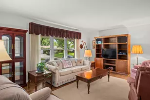 856 E Sayles Dr, Palatine, IL 60074 - Photo 2