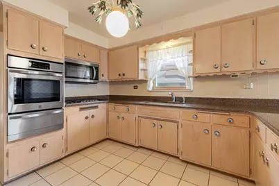 4537 W 100th Place, Oak Lawn, IL 60453 - Photo 8