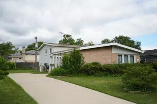 54 Fernwood Dr, Glenview, IL 60025 - Photo 2