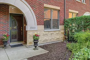 1910 S Prairie Ave, Chicago, IL 60616 - Photo 2