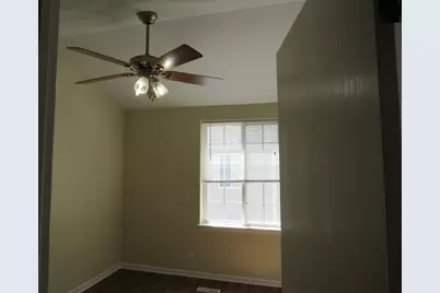 255 W Treehouse Lane, Round Lake, IL 60073 - Photo 14