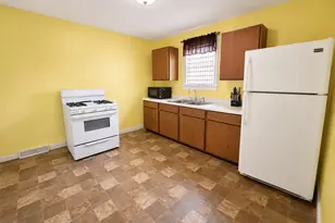 1207 W American St, Freeport, IL 61032 - Photo 10