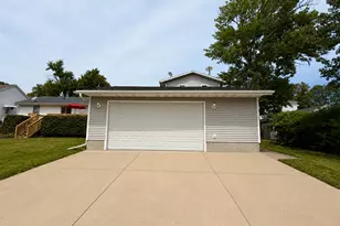 1207 W American St, Freeport, IL 61032 - Photo 8
