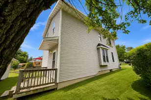 1207 W American St, Freeport, IL 61032 - Photo 6