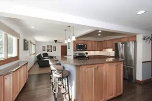 130 Westview St, Hoffman Estates, IL 60169 - Photo 4