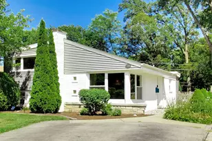 1269 Eastwood Ave, Highland Park, IL 60035 - Photo 2