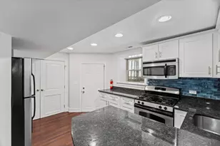 1918 W Cullom Ave, Chicago, IL 60613 - Photo 2