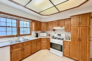 1024 Burke Ct, Naperville, IL 60563 - Photo 14
