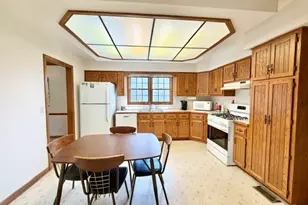 1024 Burke Ct, Naperville, IL 60563 - Photo 16