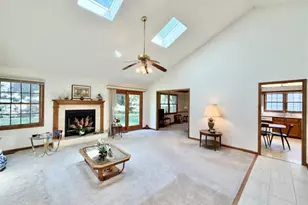 1024 Burke Ct, Naperville, IL 60563 - Photo 4