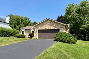 1024 Burke Ct, Naperville, IL 60563 - Photo 2