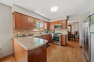 1725 Monmouth Pl, Downers Grove, IL 60516 - Photo 8